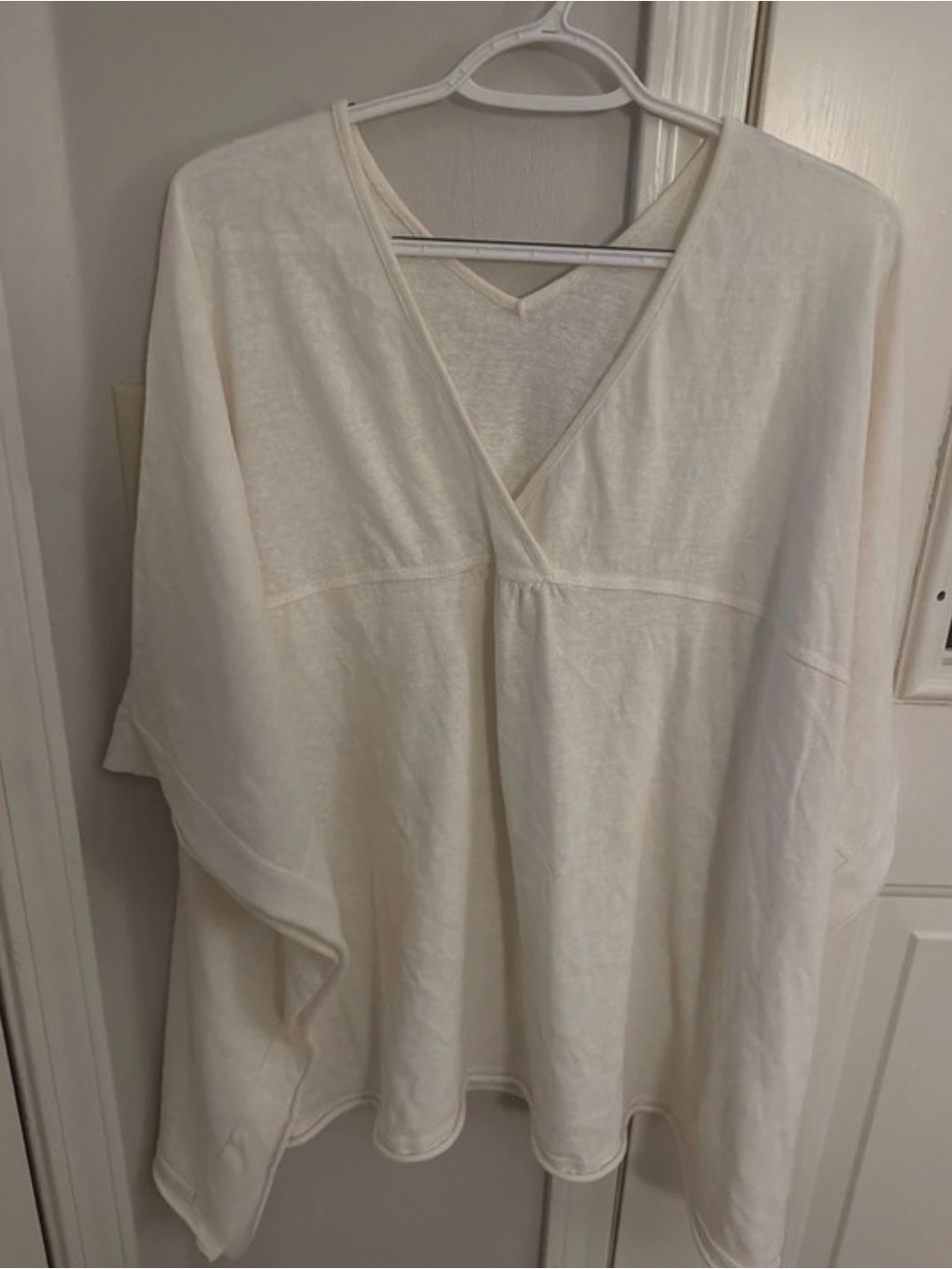 Women's White V-Neck Lightweight Tunic Top